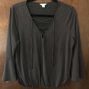 3/4 length grey blouse